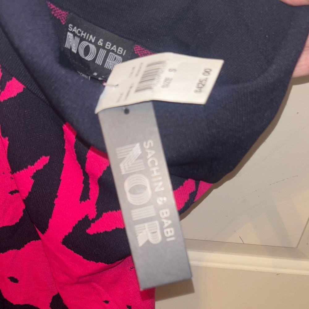 Sachin & Babi Strapless Dress with Pink Floral Design S jersey knit - Picture 5 of 7